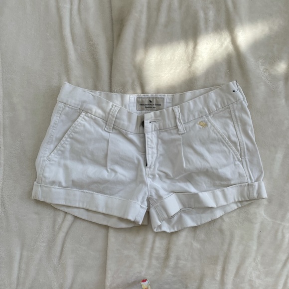 Abercrombie & Fitch White Shorts Size 2 - Picture 1 of 3